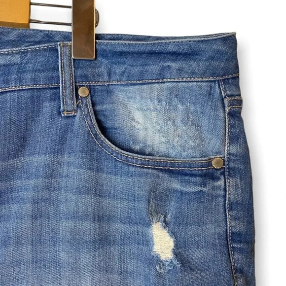 Torrid Girlfriend Distressed Light Wash  Jeans 20R - Picture 9 of 12